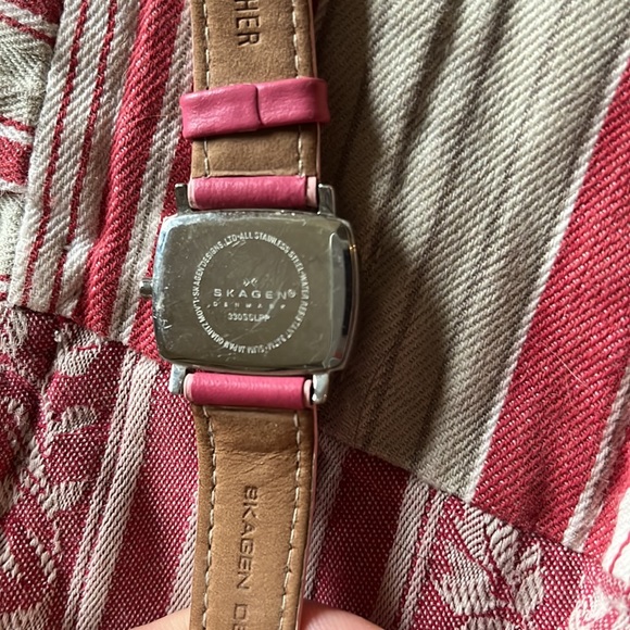 Skagen Denmark Two-tone pink watch - Picture 2 of 3